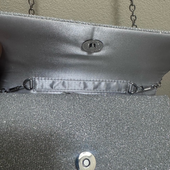 Jessica McClintock Gun Sax Silver Crystal Evening Clutch with Chain - Picture 3 of 5